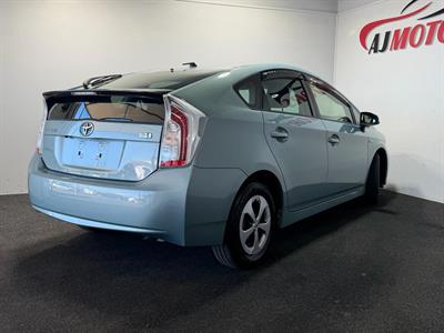 2015 Toyota Prius - Thumbnail