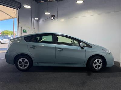 2015 Toyota Prius - Thumbnail