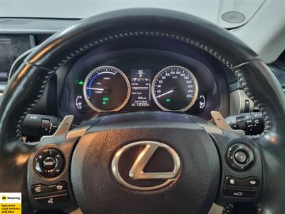 2013 Lexus IS 300h - Thumbnail