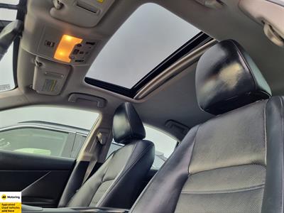 2013 Lexus IS 300h - Thumbnail