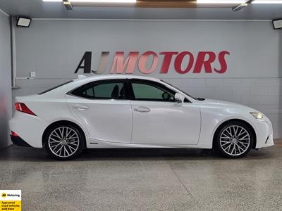 2013 Lexus IS 300h - Thumbnail