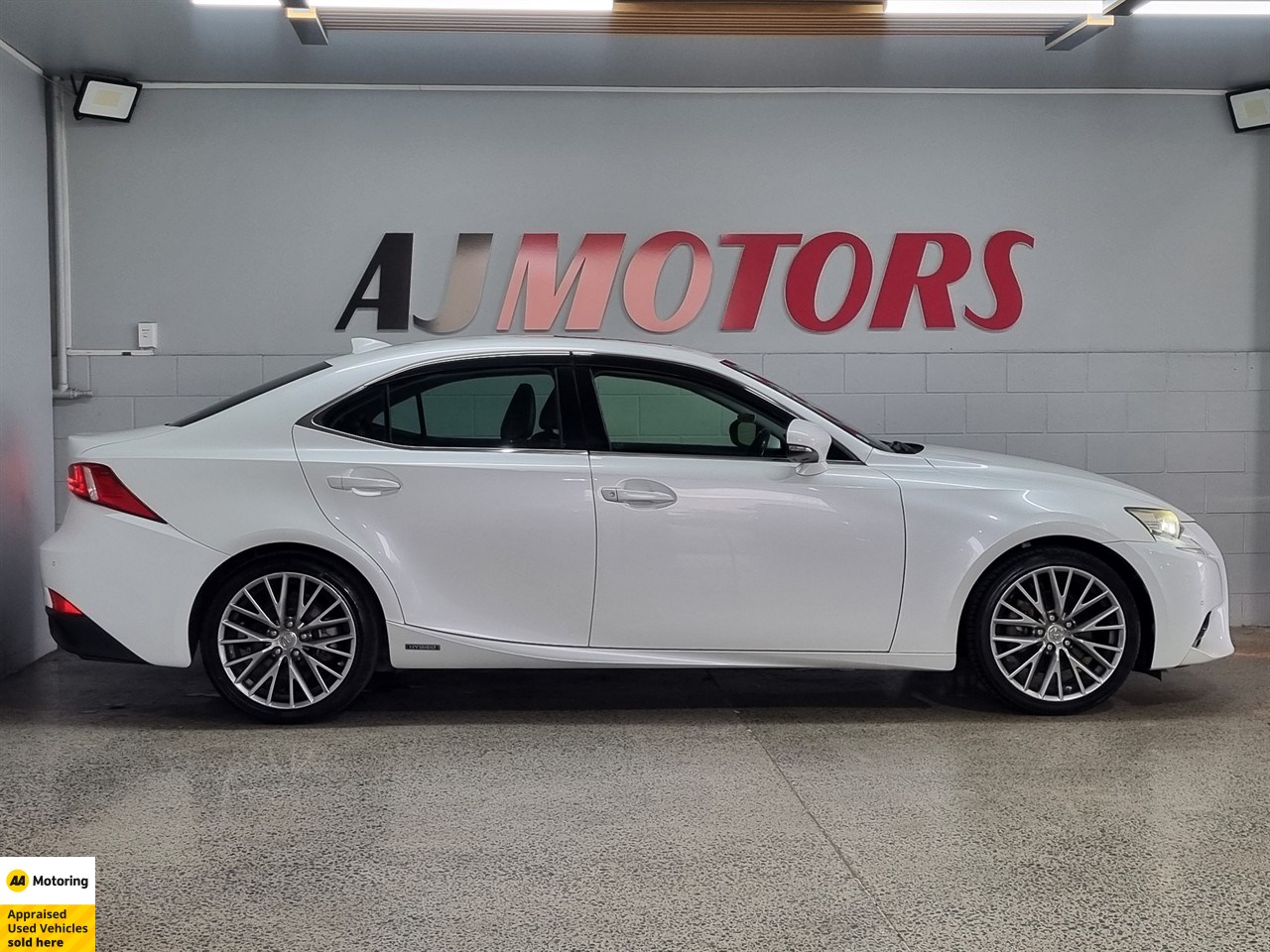 2013 Lexus IS 300h