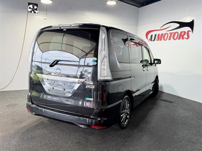 2015 Nissan Serena - Thumbnail