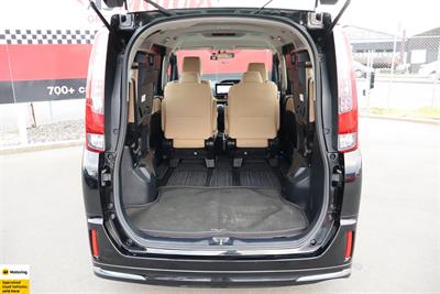 2014 Toyota Noah - Thumbnail
