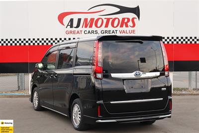 2014 Toyota Noah - Thumbnail