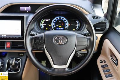 2014 Toyota Noah - Thumbnail