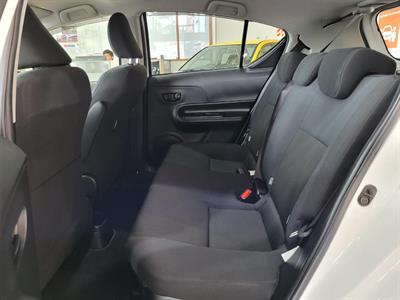 2017 Toyota Aqua - Thumbnail