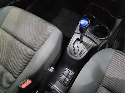 2017 Toyota Aqua - Thumbnail