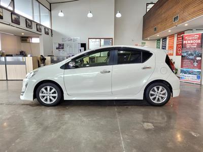 2017 Toyota Aqua - Thumbnail