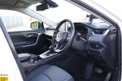 2019 Toyota RAV4 - Thumbnail