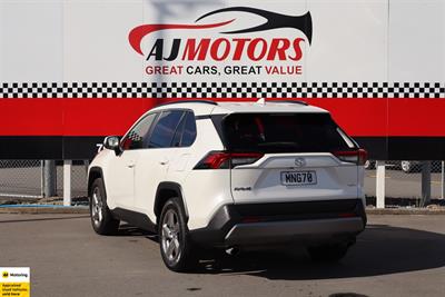 2019 Toyota RAV4 - Thumbnail