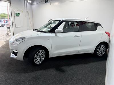 2022 Suzuki Swift - Thumbnail