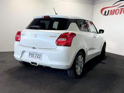 2022 Suzuki Swift - Thumbnail