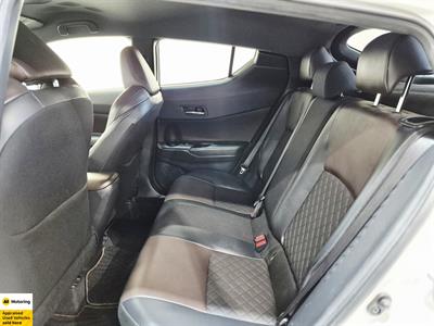2017 Toyota C-HR - Thumbnail