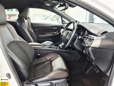 2017 Toyota C-HR - Thumbnail