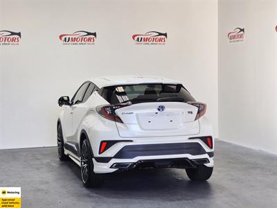 2017 Toyota C-HR - Thumbnail