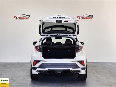 2017 Toyota C-HR - Thumbnail