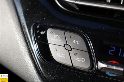 2017 Toyota C-HR - Thumbnail
