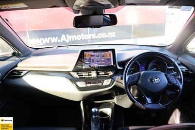 2017 Toyota C-HR - Thumbnail