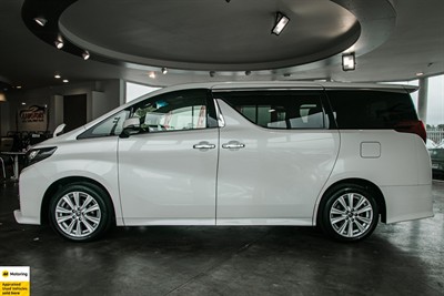 2015 Toyota Alphard - Thumbnail