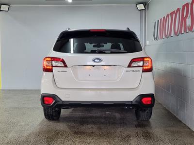 2016 Subaru Outback - Thumbnail