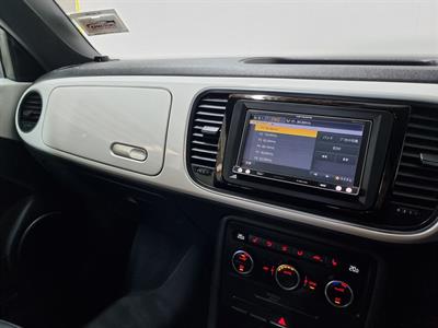 2013 Volkswagen Beetle - Thumbnail