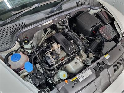 2013 Volkswagen Beetle - Thumbnail