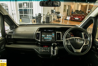 2014 Honda Step Wagon - Thumbnail