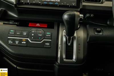 2014 Honda Step Wagon - Thumbnail