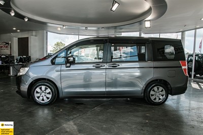 2014 Honda Step Wagon - Thumbnail