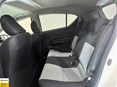 2013 Toyota Aqua - Thumbnail