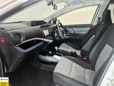 2013 Toyota Aqua - Thumbnail