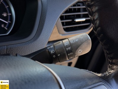 2015 Toyota Esquire - Thumbnail