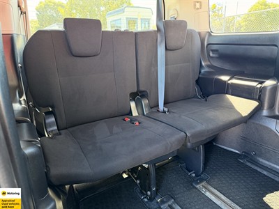 2015 Toyota Esquire - Thumbnail