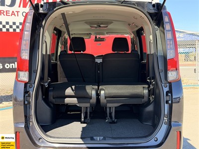 2015 Toyota Esquire - Thumbnail