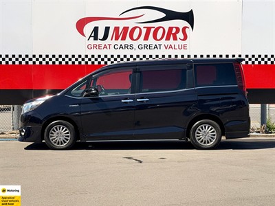 2015 Toyota Esquire - Thumbnail