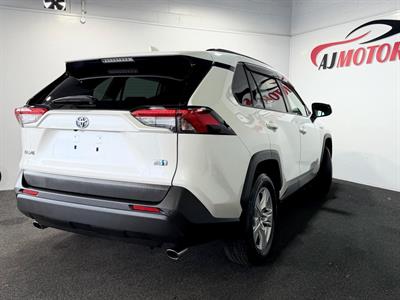 2019 Toyota RAV4 - Thumbnail