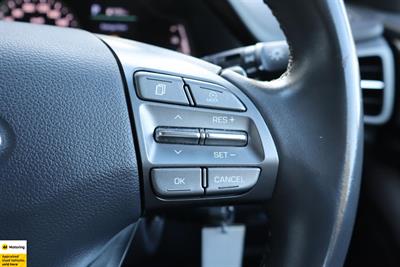 2022 Hyundai IONIQ - Thumbnail