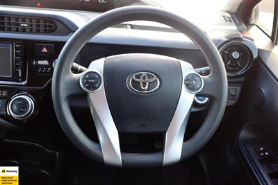 2015 Toyota Aqua - Thumbnail