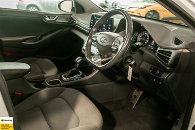 2022 Hyundai IONIQ - Thumbnail