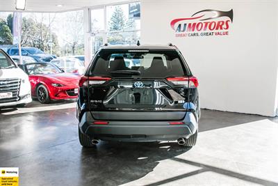 2020 Toyota RAV4 - Thumbnail