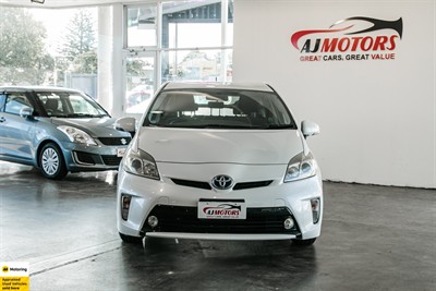 2013 Toyota Prius - Thumbnail