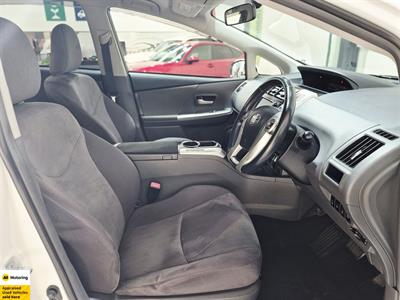 2012 Toyota Prius - Thumbnail