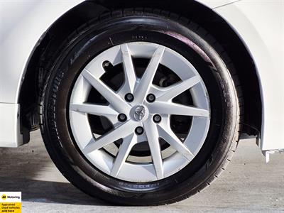 2012 Toyota Prius - Thumbnail