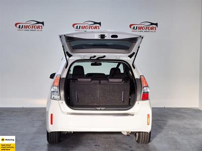 2012 Toyota Prius - Thumbnail