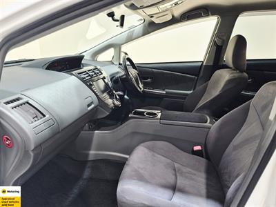 2012 Toyota Prius - Thumbnail
