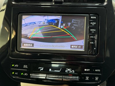 2016 Toyota Prius - Thumbnail