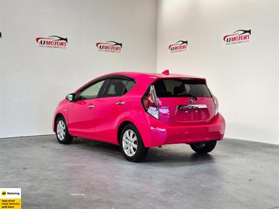 2015 Toyota Aqua - Thumbnail