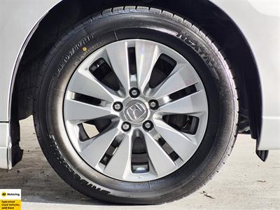 2012 Honda STEPWAGON - Thumbnail