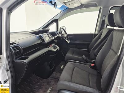 2012 Honda STEPWAGON - Thumbnail